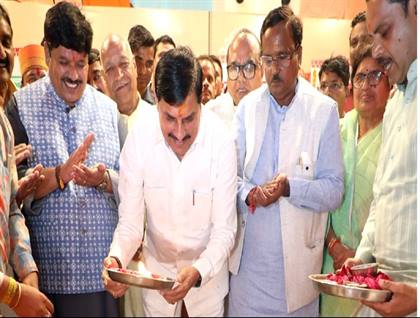 मुख्यमंत्री डॉ. मोहन यादव ने शुक्रवार को उज्जैन में उज्जैन विकास प्राधिकरण, उच्च शिक्षा विभाग और विक्रम विश्वविद्यालय के अनेक निर्माण एवं विकास कार्यो का भूमि पूजन और लोकार्पण  किया।